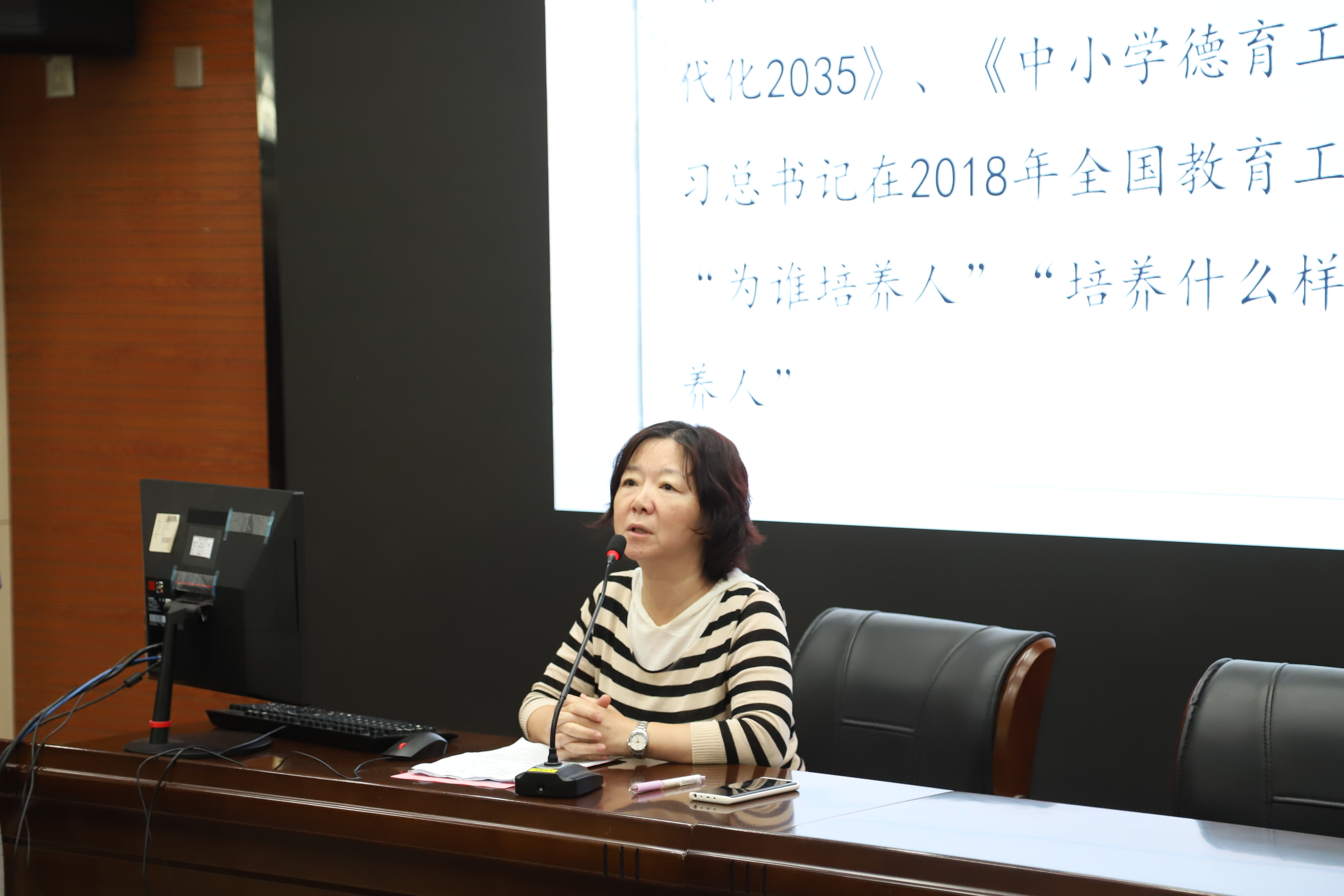 胡敏.JPG