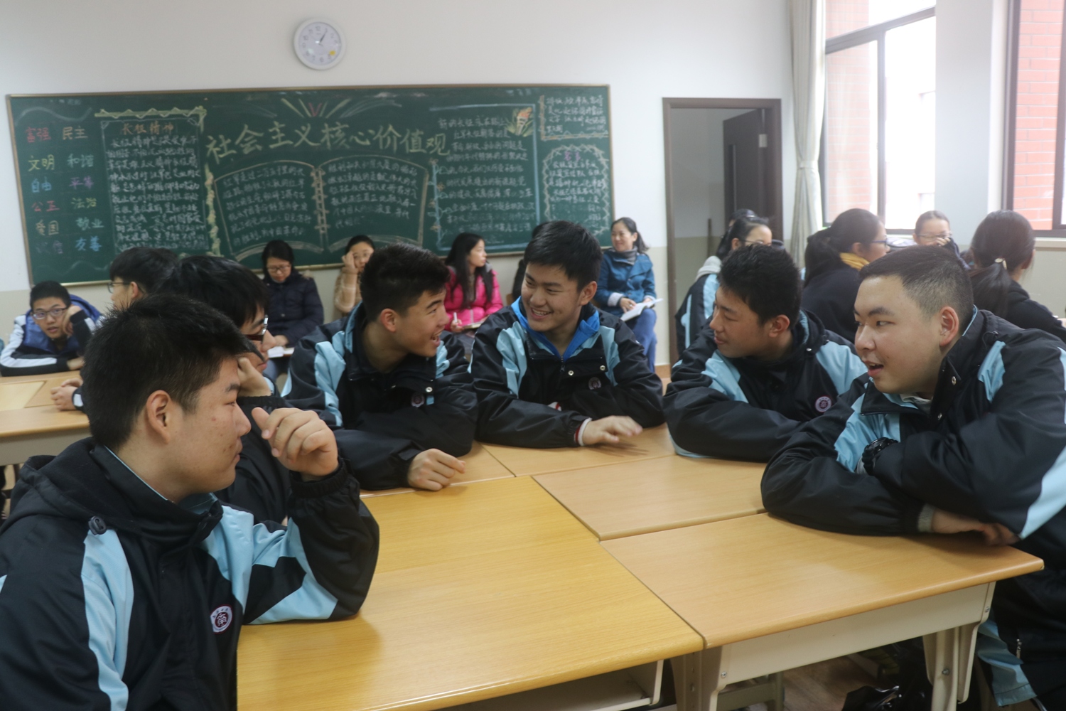 在研讨中提升——南洋中学开展心理主题班会展示研讨活动