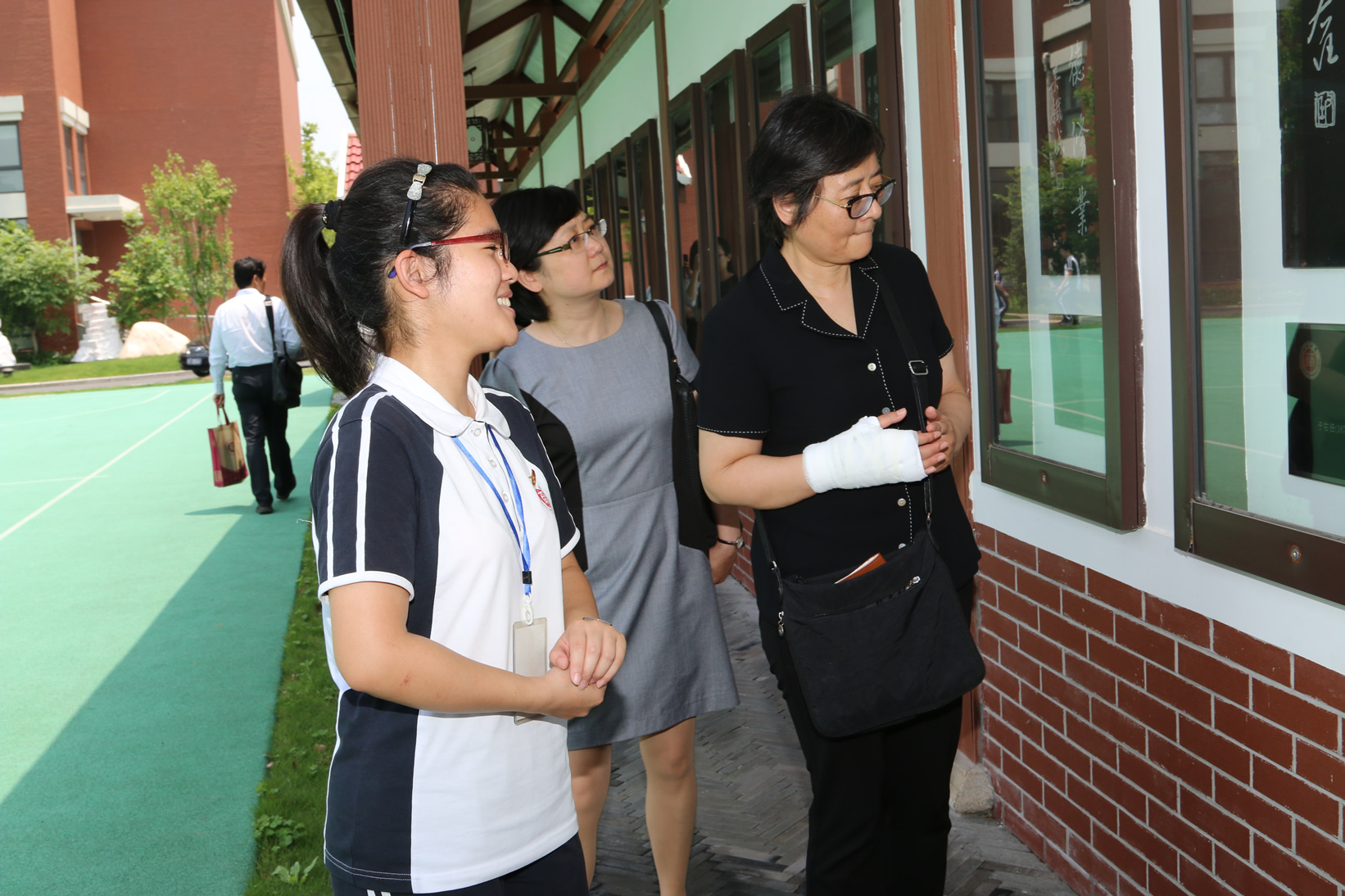 上海市中小学利用场馆资源贯彻"两纲"现场会在南洋中学举行